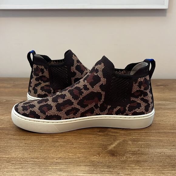 Rothy’s The Chelsea Wildcat Print Pull On Ankle Booties - Picture 11 of 16